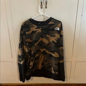 Men’s medium Northface camo